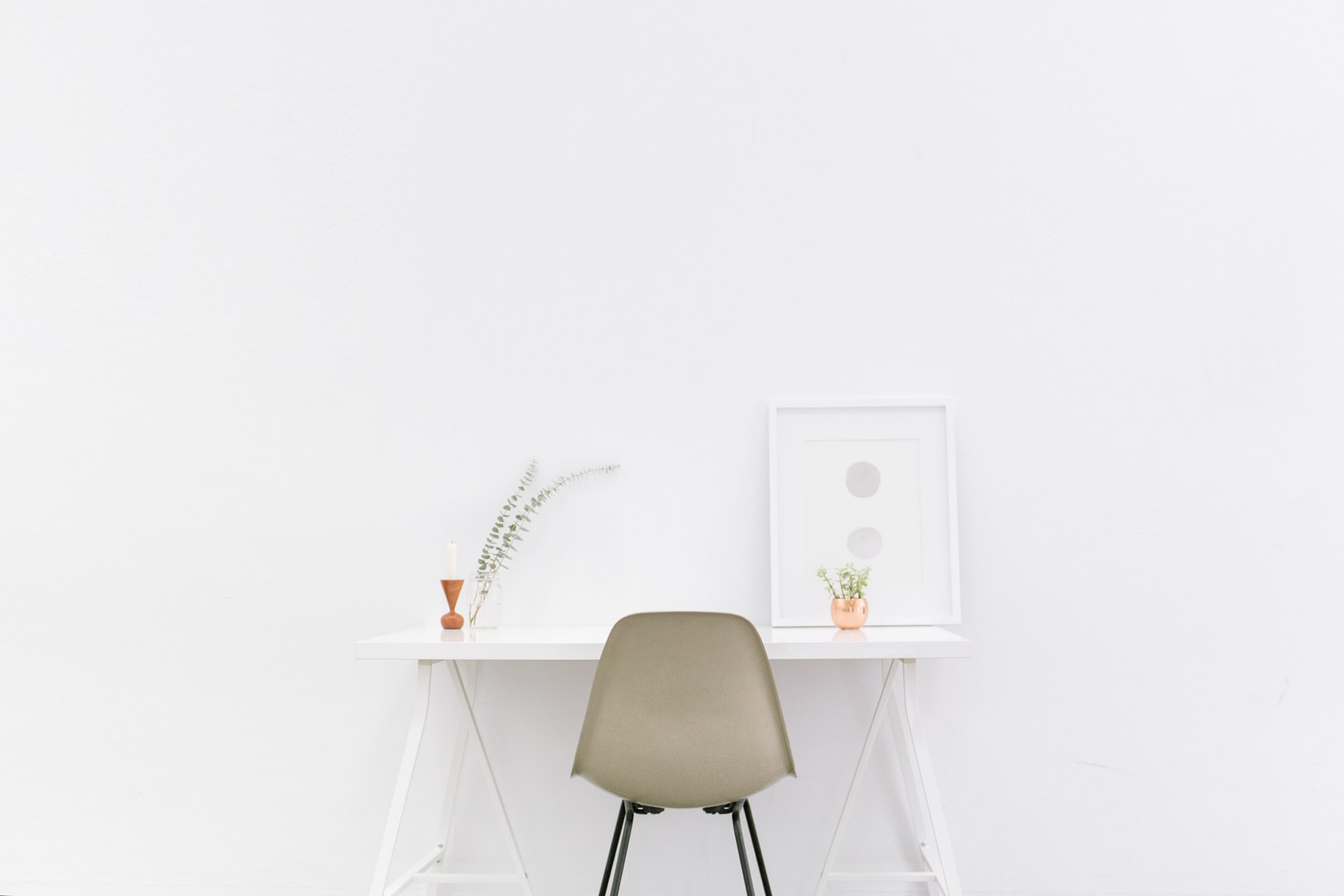 Minimalist desk